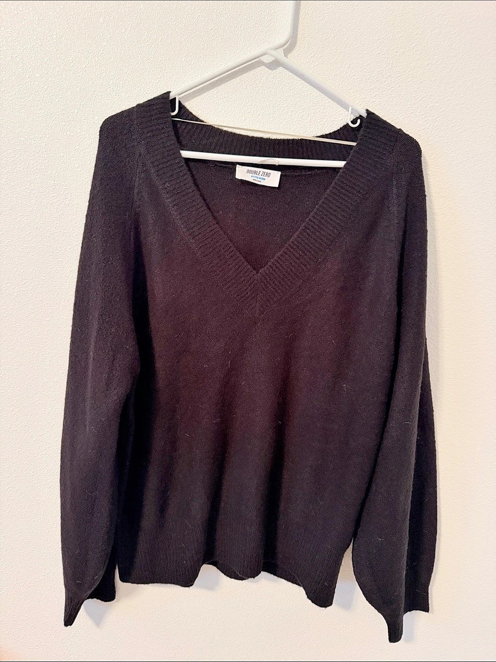 Double Zero Women's V-Neck Sweater Black Size Medium